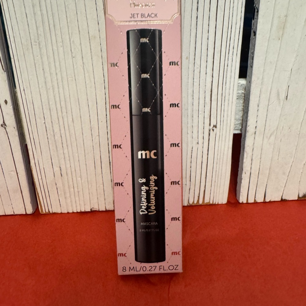 Jet Black Mascara - Picture 4 of 4